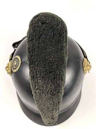Bayern, Raupenhelm Modell 1868 für Mannschaften der Infanterie. Die originale Webpelzraupe mit kleinem Mottenschaden, sonst guter Gesamtzustand
