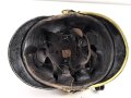 Bayern, Raupenhelm Modell 1868 für Mannschaften der Infanterie. Die originale Webpelzraupe mit kleinem Mottenschaden, sonst guter Gesamtzustand