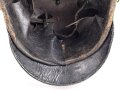 Bayern, Raupenhelm Modell 1868 für Mannschaften der Infanterie. Die originale Webpelzraupe mit kleinem Mottenschaden, sonst guter Gesamtzustand