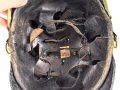 Bayern, Raupenhelm Modell 1868 für Mannschaften der Infanterie. Die originale Webpelzraupe mit kleinem Mottenschaden, sonst guter Gesamtzustand