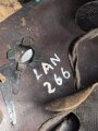 Bayern, Raupenhelm Modell 1868 für Mannschaften der Infanterie. Die originale Webpelzraupe mit kleinem Mottenschaden, sonst guter Gesamtzustand