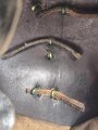 Bayern, Raupenhelm Modell 1868 für Mannschaften der Infanterie. Die originale Webpelzraupe mit kleinem Mottenschaden, sonst guter Gesamtzustand