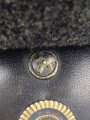 Bayern, Raupenhelm Modell 1868 für Mannschaften der Infanterie. Die originale Webpelzraupe mit kleinem Mottenschaden, sonst guter Gesamtzustand