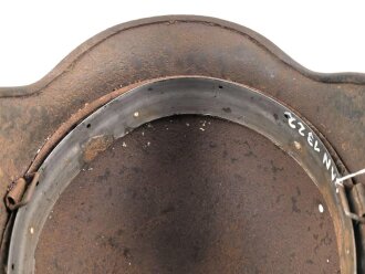 Luftwaffe, Stahlhelm Modell 1940. Originallack, ungereinigtes Stück, in allen Teilen original und zusammengehörig. hkp64