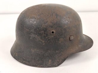 Luftwaffe, Stahlhelm Modell 1940. Originallack, ungereinigtes Stück, in allen Teilen original und zusammengehörig. hkp64