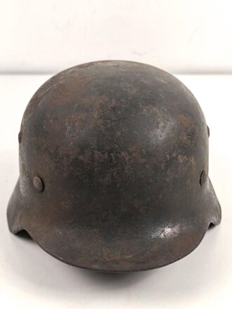 Luftwaffe, Stahlhelm Modell 1940. Originallack, ungereinigtes Stück, in allen Teilen original und zusammengehörig. hkp64