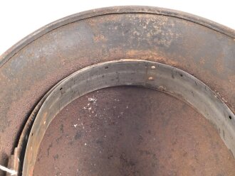 Luftwaffe, Stahlhelm Modell 1940. Originallack, ungereinigtes Stück, in allen Teilen original und zusammengehörig. hkp64