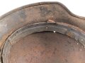 Luftwaffe, Stahlhelm Modell 1940. Originallack, ungereinigtes Stück, in allen Teilen original und zusammengehörig. hkp64