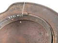 Luftwaffe, Stahlhelm Modell 1940. Originallack, ungereinigtes Stück, in allen Teilen original und zusammengehörig. hkp64