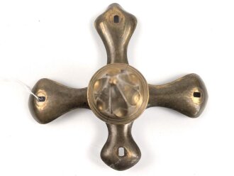 Kreuzblatt mit abnehmbarer Spitze für eine Pickelhaube für Offiziere, Messing