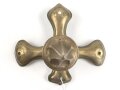 Kreuzblatt mit abnehmbarer Spitze für eine Pickelhaube für Offiziere, Messing