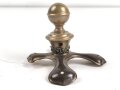 Kreuzblatt mit abnehmbarer Kugel für eine Pickelhaube für Offiziere, Messing