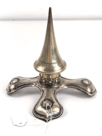 Kreuzblatt mit nicht abnehmbarer Spitze für eine Pickelhaube für Offiziere, Silbern