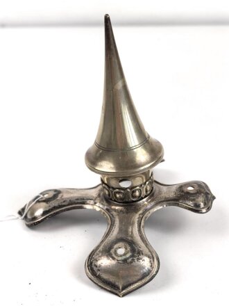 Kreuzblatt mit nicht abnehmbarer Spitze für eine Pickelhaube für Offiziere, Silbern