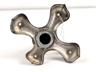 Kreuzblatt mit nicht abnehmbarer Spitze für eine Pickelhaube für Offiziere, Silbern