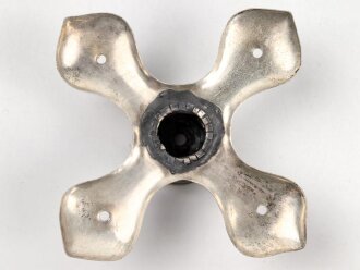 Kreuzblatt  für eine Pickelhaube Buntmetall versilbert, Gewinde 5,5mm