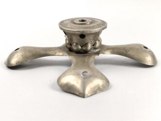 Kreuzblatt  für eine Pickelhaube Buntmetall versilbert, Gewinde 6mm