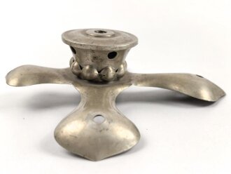 Kreuzblatt  für eine Pickelhaube Buntmetall versilbert, Gewinde 6mm