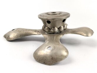 Kreuzblatt  für eine Pickelhaube Buntmetall versilbert, Gewinde 6mm
