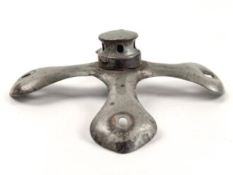Kreuzblatt  für eine Pickelhaube, Eisen lackiert,...