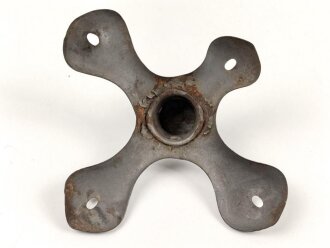 Kreuzblatt  für eine Pickelhaube, Eisen lackiert, Bajonettverschluss