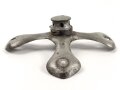 Kreuzblatt  für eine Pickelhaube, Eisen lackiert, Bajonettverschluss