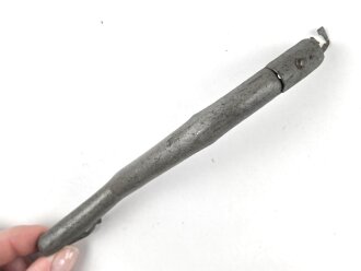 Hinterschiene für eine Pickelhaube, Eisen , Länge ohne Befestigungen ca 17,5cm, oben leicht defekt