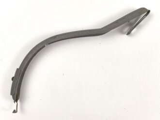 Hinterschiene für eine Pickelhaube, Eisen , Länge ohne Befestigungen ca 17,5cm, oben leicht defekt
