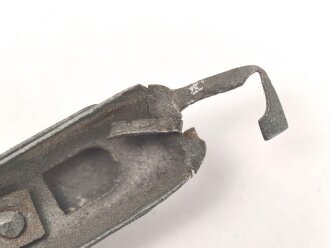 Hinterschiene für eine Pickelhaube, Eisen , Länge ohne Befestigungen ca 17,5cm, oben leicht defekt