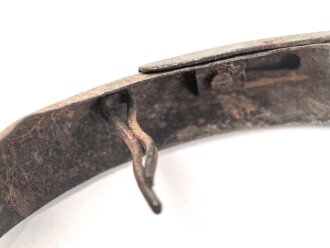 Hinterschiene für eine Pickelhaube, Eisen , Länge ohne Befestigungen ca 16,5cm