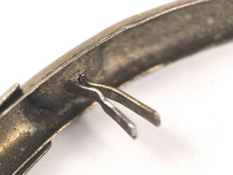 Hinterschiene für eine Pickelhaube, Messing, Länge ohne Befestigungen ca 16,5cm