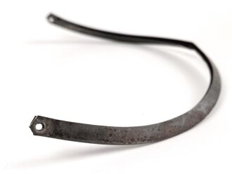 Vorderschiene für eine Pickelhaube, Gesamtlänge etwa 29,5cm, Eisen