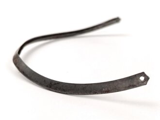 Vorderschiene für eine Pickelhaube, Gesamtlänge etwa 29,5cm, Eisen