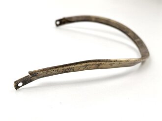 Vorderschiene für eine Pickelhaube, Gesamtlänge etwa 30,5cm, Messing