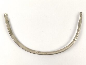 Vorderschiene für eine Pickelhaube, Gesamtlänge etwa 30,5cm, Buntmetall versilbert