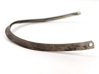 Vorderschiene für eine Pickelhaube, Gesamtlänge etwa 31cm, Buntmetall versilbert
