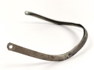 Vorderschiene für eine Pickelhaube, Gesamtlänge etwa 32,5cm, Buntmetall versilbert