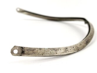 Vorderschiene für eine Pickelhaube, Gesamtlänge etwa 30cm, Buntmetall versilbert