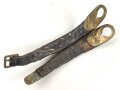 Schuppenkette für eine Pickelhaube. Gesamtlänge 34cm, Messing, Leder leicht verzogen