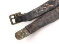 Schuppenkette für eine Pickelhaube. Gesamtlänge 34cm, Messing, Leder leicht verzogen