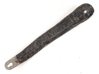 Teil einer Schuppenkette für eine Pickelhaube. Gesamtlänge 17cm, silbern