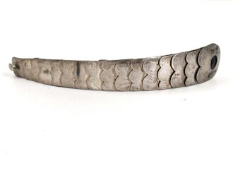 Teil einer Schuppenkette für eine Pickelhaube....