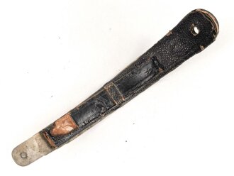 Teil einer Schuppenkette für eine Pickelhaube. Gesamtlänge 17,5cm, silbern