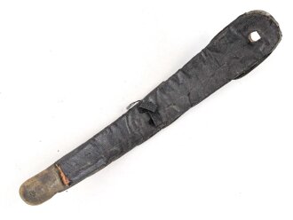 Teil einer Schuppenkette für eine Pickelhaube. Gesamtlänge 17,5cm, silbern