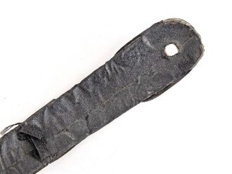 Teil einer Schuppenkette für eine Pickelhaube. Gesamtlänge 17,5cm, silbern