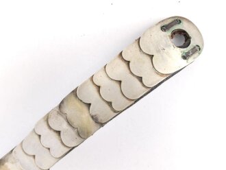 Teil einer Schuppenkette für eine Pickelhaube....