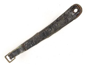 Teil einer Schuppenkette für eine Pickelhaube. Gesamtlänge 18cm, silbern