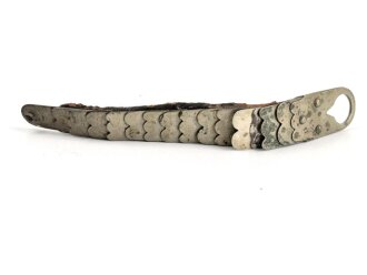 Teil einer Schuppenkette für eine Pickelhaube....