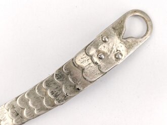 Teil einer Schuppenkette für eine Pickelhaube....