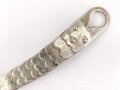 Teil einer Schuppenkette für eine Pickelhaube. Gesamtlänge 16cm, silbern